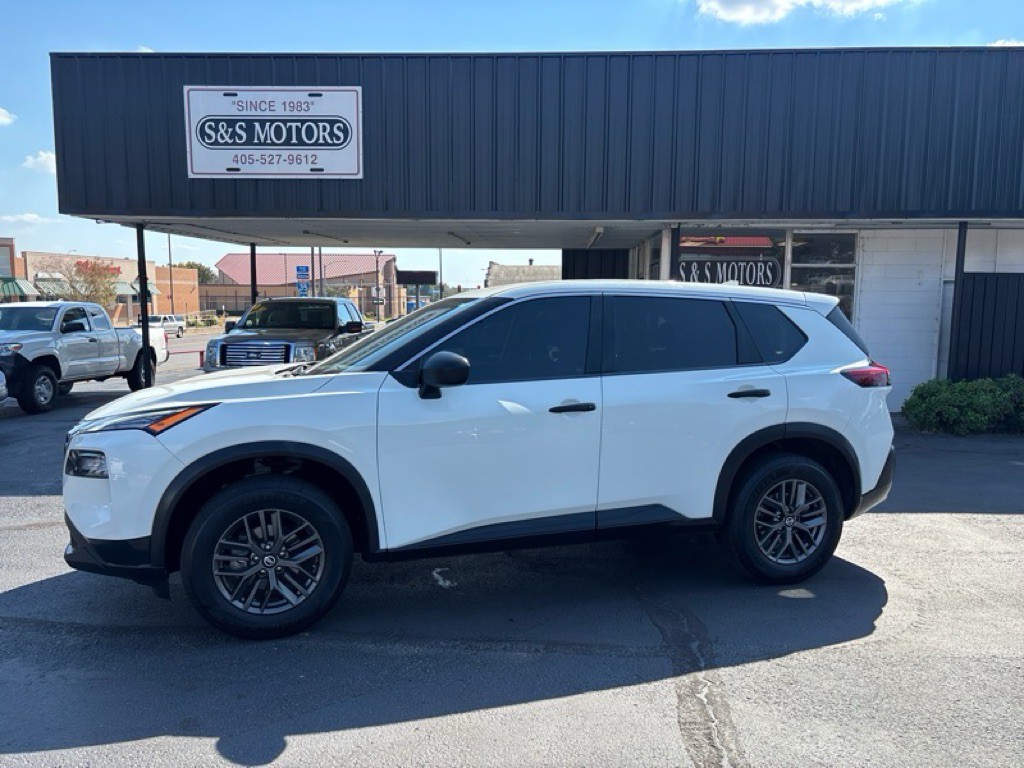 2021 Nissan Rogue Image 1