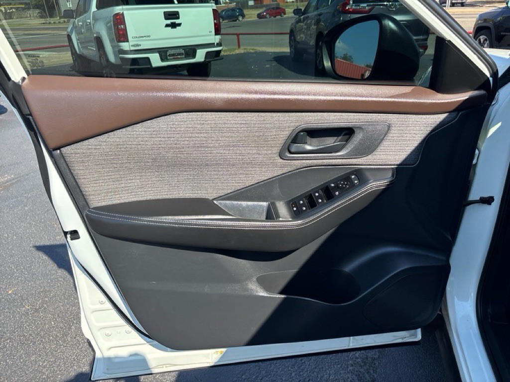 2021 Nissan Rogue Image 16