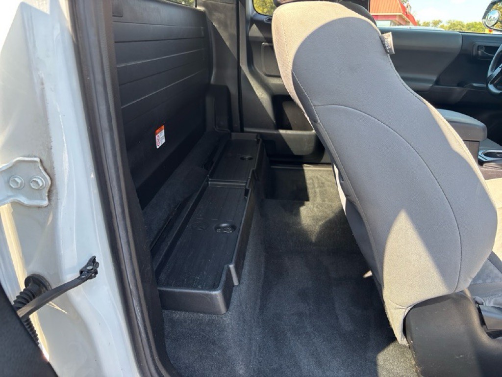 2021 Toyota Tacoma Image 18