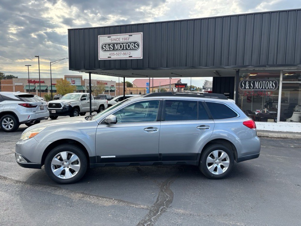 2011 Subaru Outback Image 2