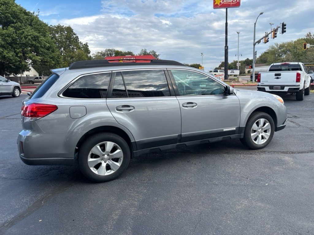 2011 Subaru Outback Image 5