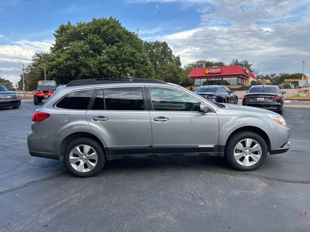 2011 Subaru Outback Image 6