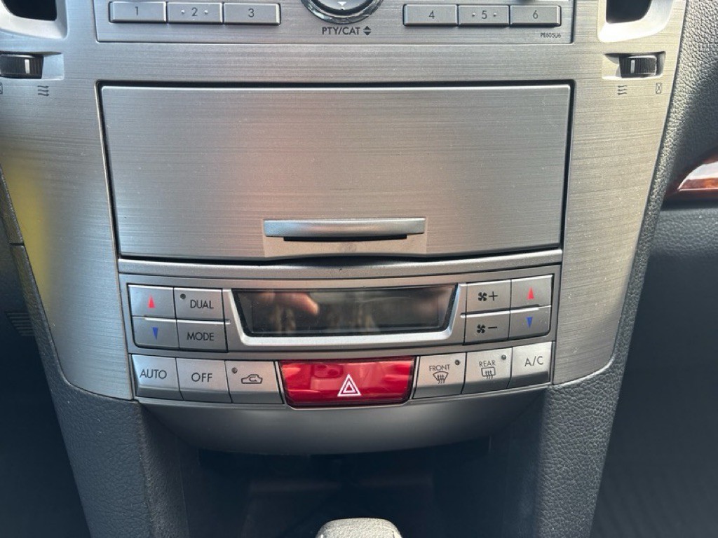 2011 Subaru Outback Image 16