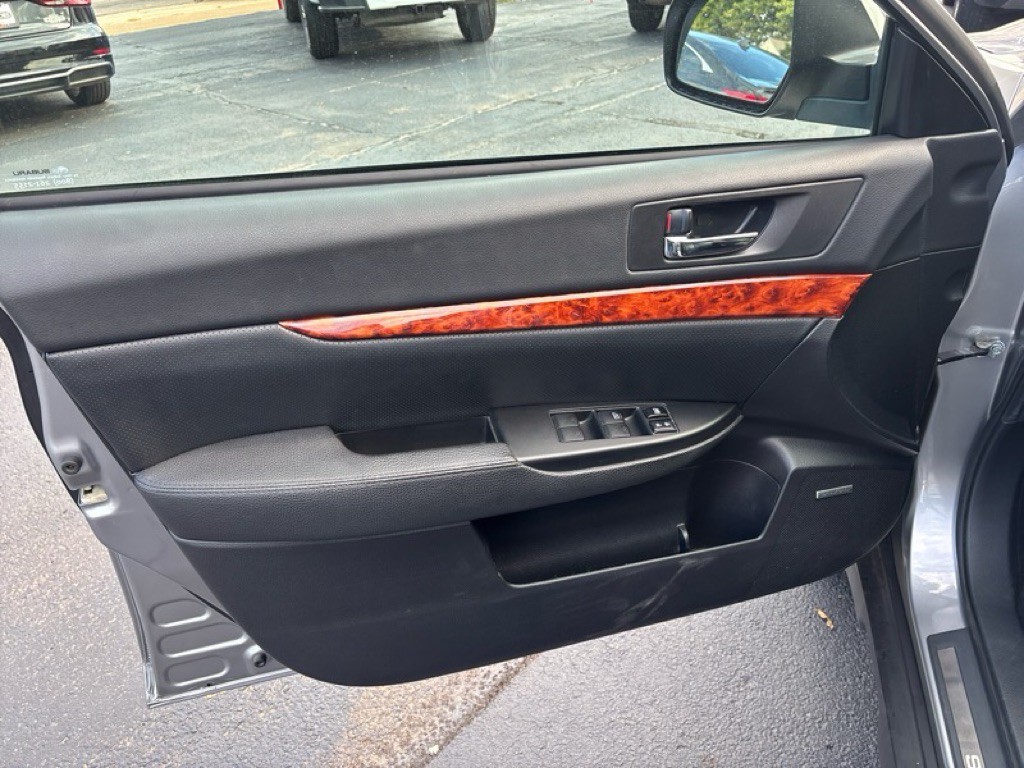 2011 Subaru Outback Image 18