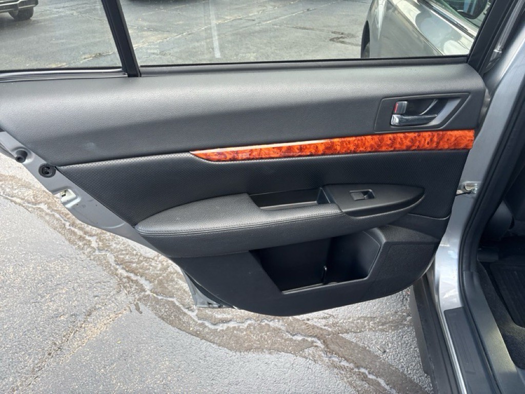 2011 Subaru Outback Image 20