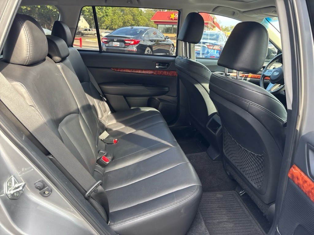 2011 Subaru Outback Image 22