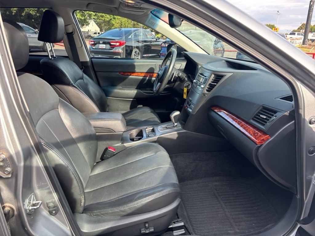 2011 Subaru Outback Image 24
