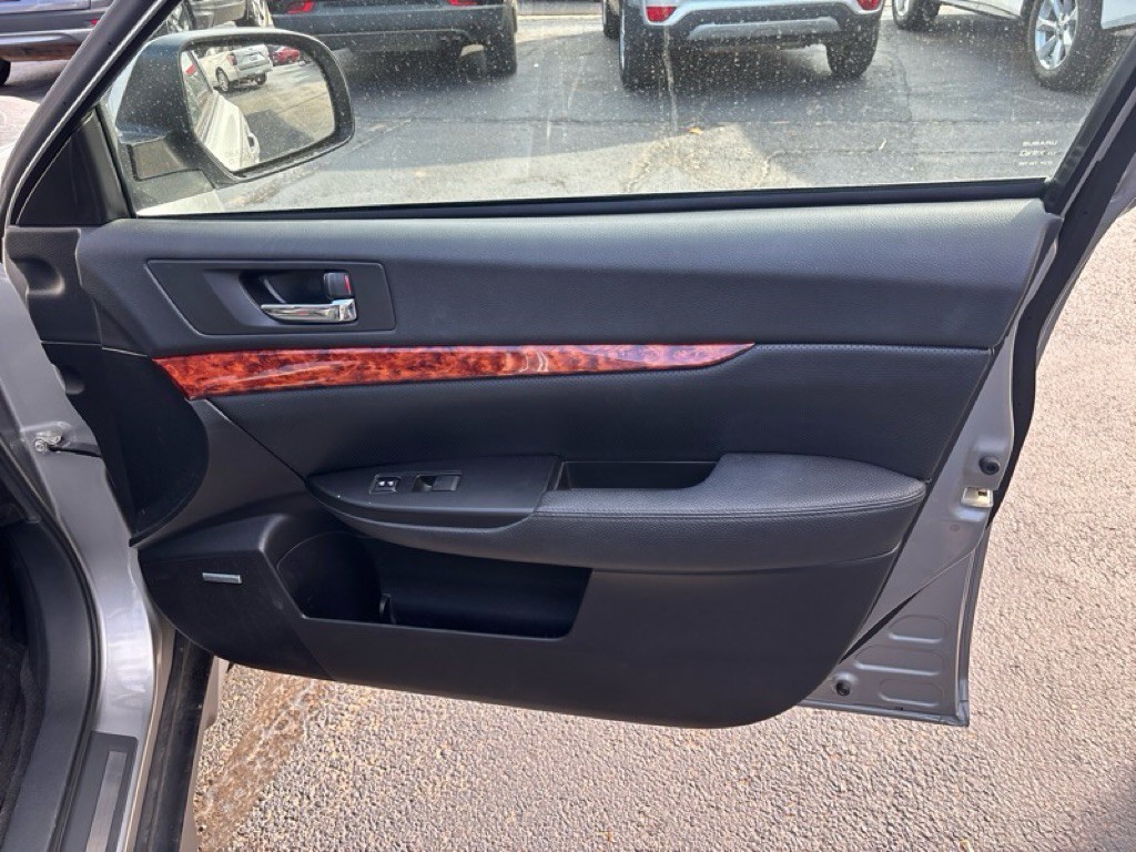 2011 Subaru Outback Image 25