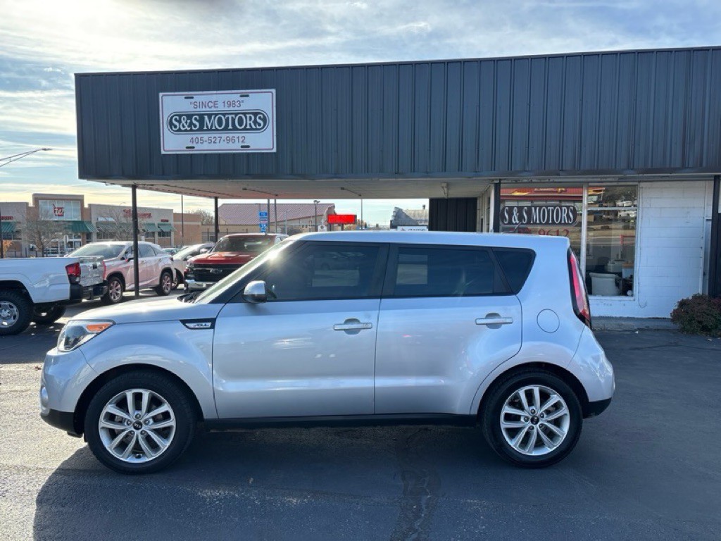 2017 Kia Soul Image 2