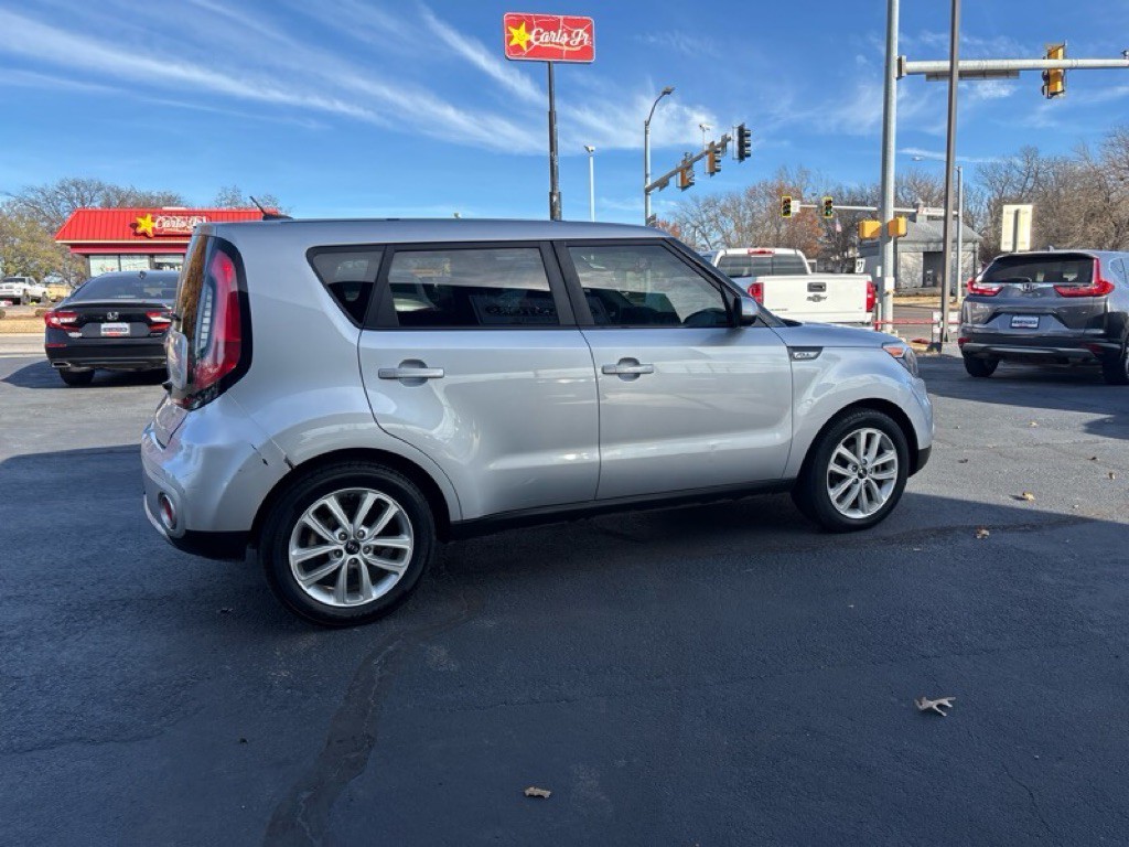 2017 Kia Soul Image 5