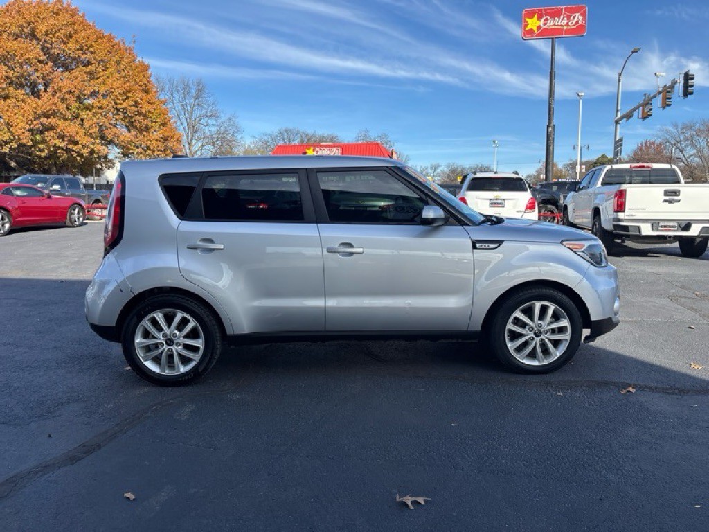 2017 Kia Soul Image 6