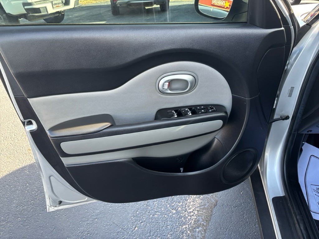 2017 Kia Soul Image 16