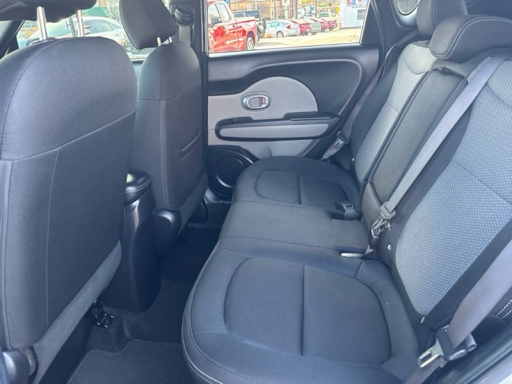 2017 Kia Soul Image 17