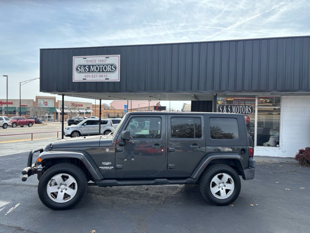 2010 Jeep Wrangler Unlimited Image 2