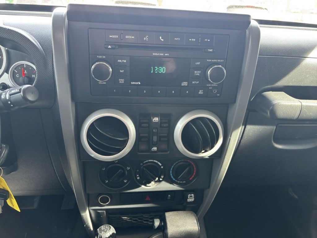 2010 Jeep Wrangler Unlimited Image 11