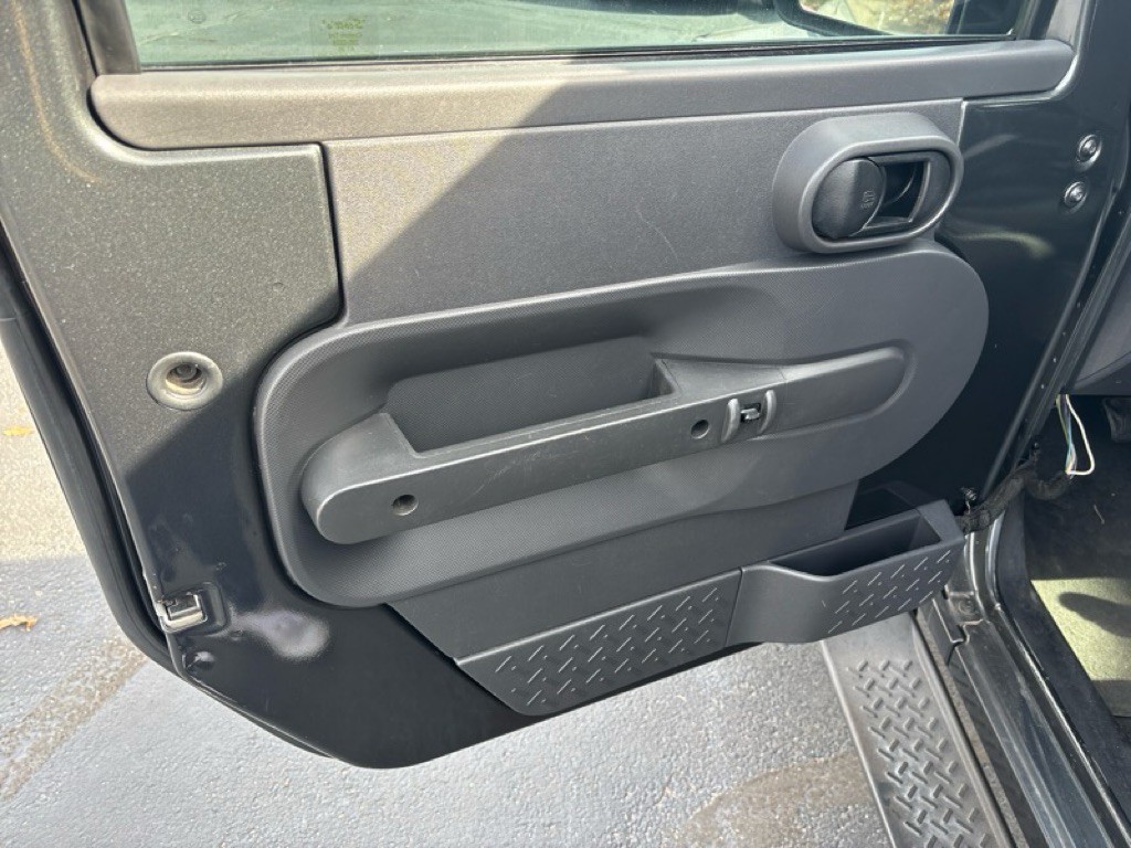 2010 Jeep Wrangler Unlimited Image 12