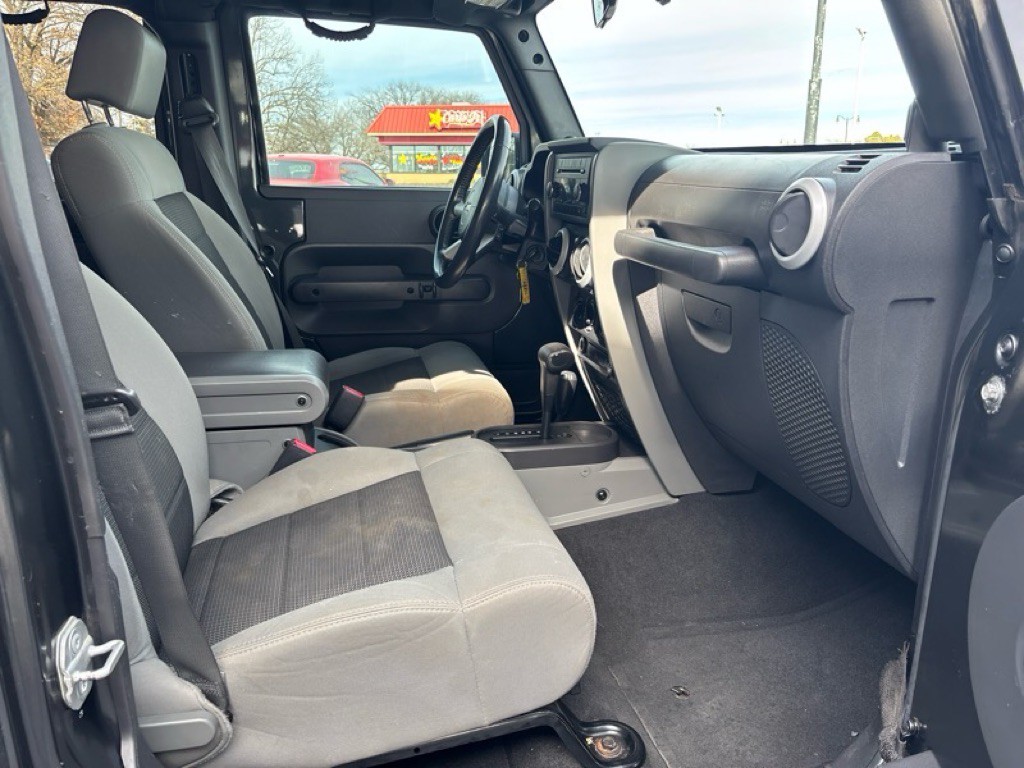 2010 Jeep Wrangler Unlimited Image 18