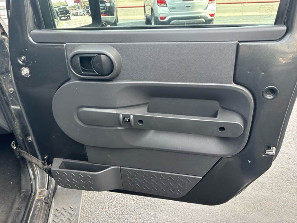 2010 Jeep Wrangler Unlimited Image 19