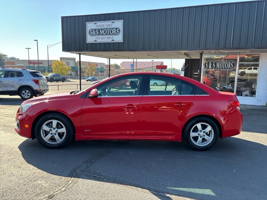 2015 Chevrolet Cruze Image 2