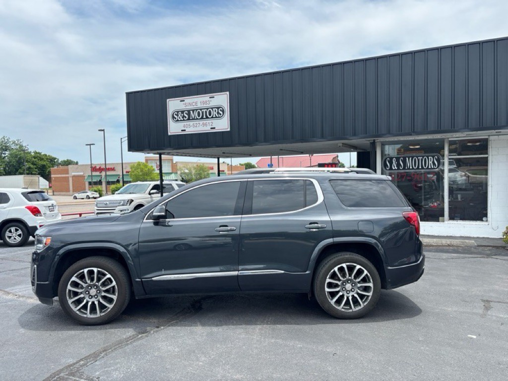 2022 GMC Acadia Image 2