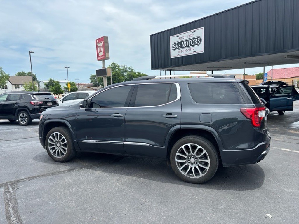 2022 GMC Acadia Image 3