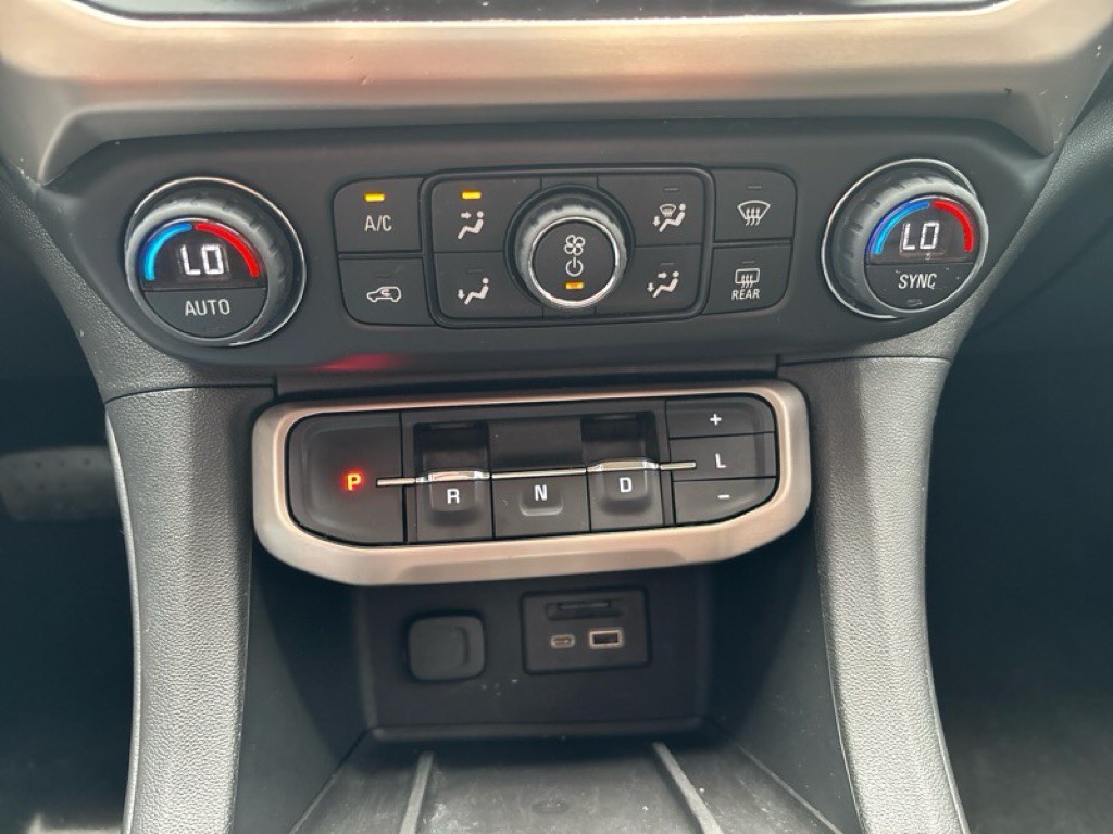 2022 GMC Acadia Image 16