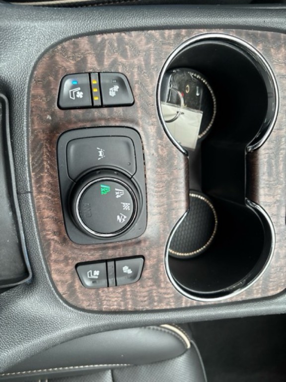 2022 GMC Acadia Image 17