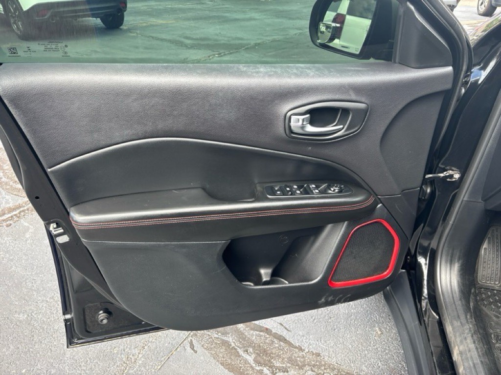 2018 Jeep Compass Image 18