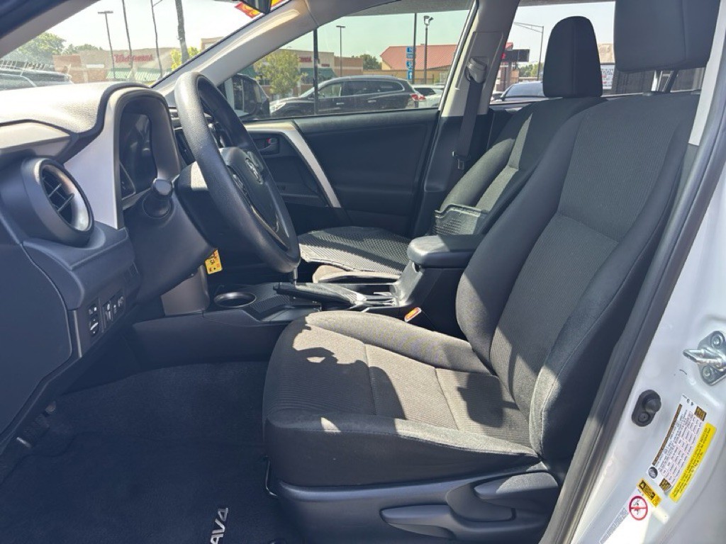 2015 Toyota Rav4 Image 9