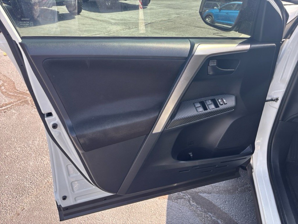 2015 Toyota Rav4 Image 16