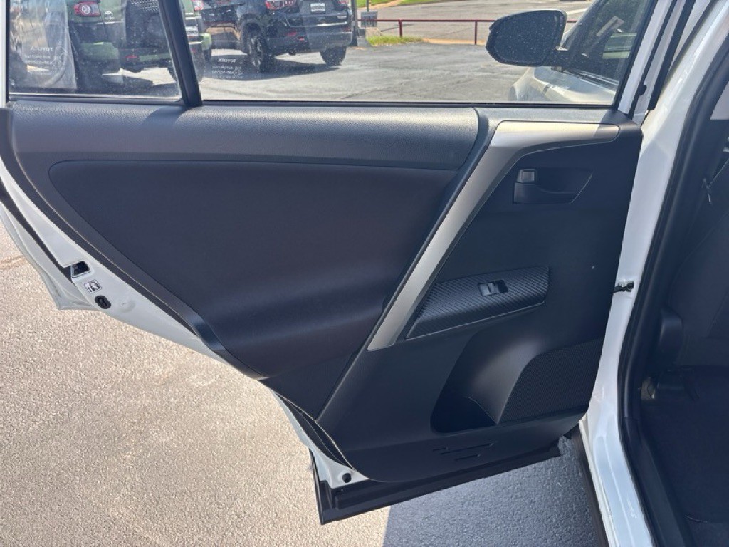 2015 Toyota Rav4 Image 18