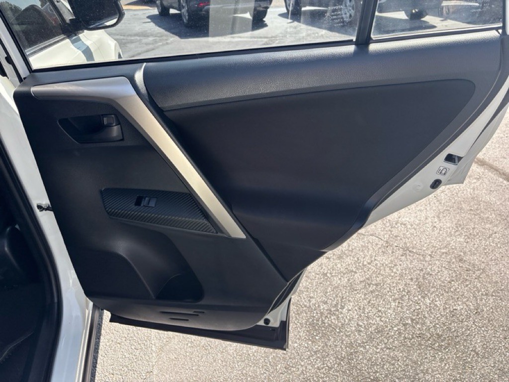2015 Toyota Rav4 Image 21