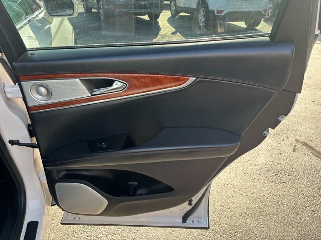 2017 Lincoln MKX Image 24