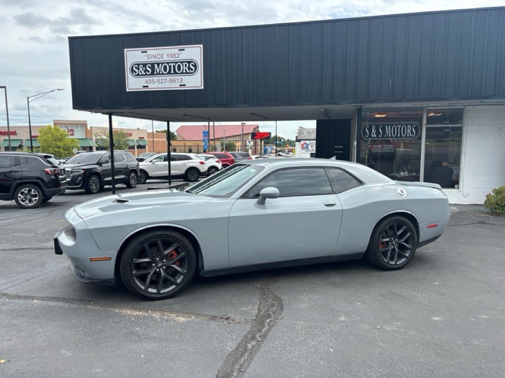 2015 Dodge Challenger Image 1