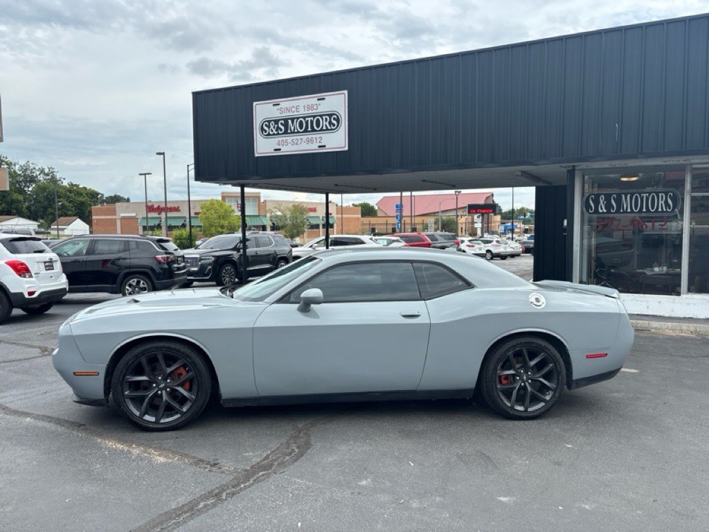 2015 Dodge Challenger Image 2