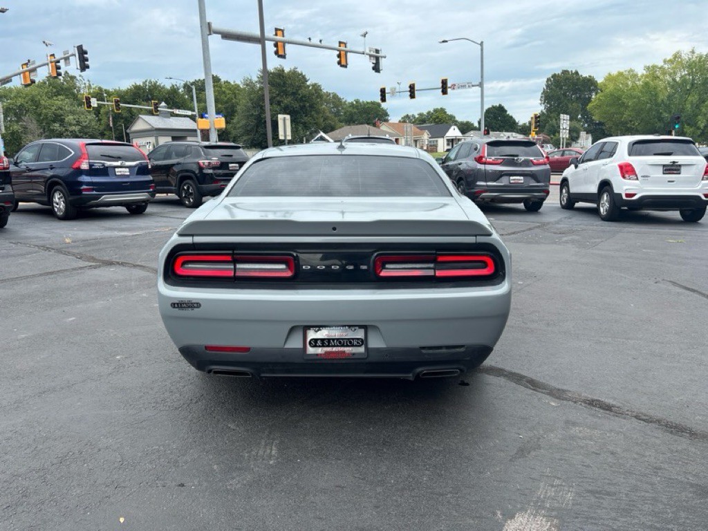 2015 Dodge Challenger Image 4