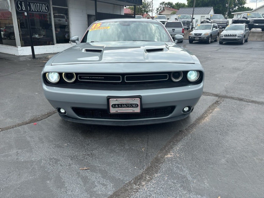 2015 Dodge Challenger Image 8
