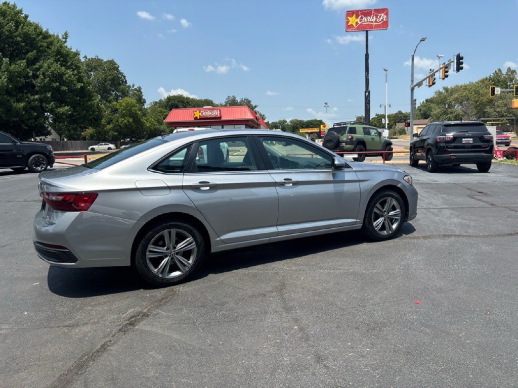 2024 Volkswagen Jetta Image 5