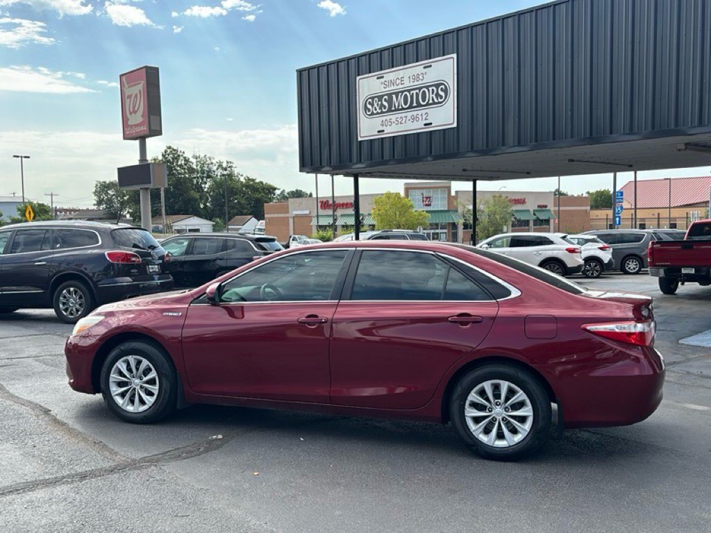2017 Toyota Camry Image 3