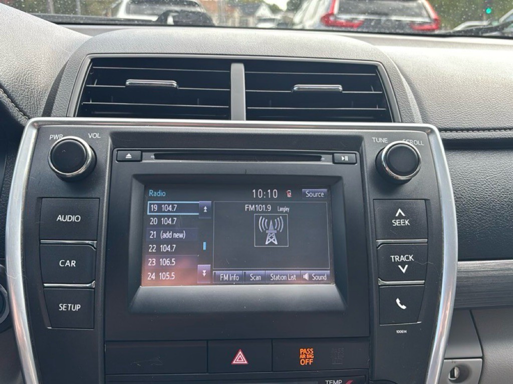 2017 Toyota Camry Image 15