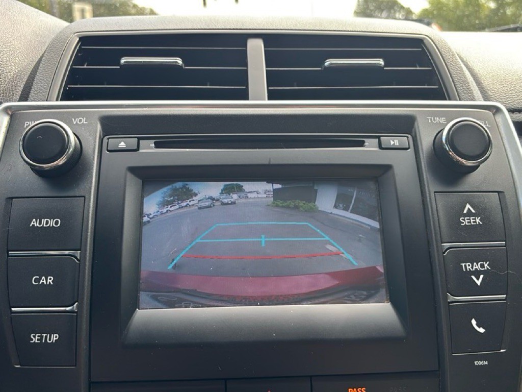 2017 Toyota Camry Image 17