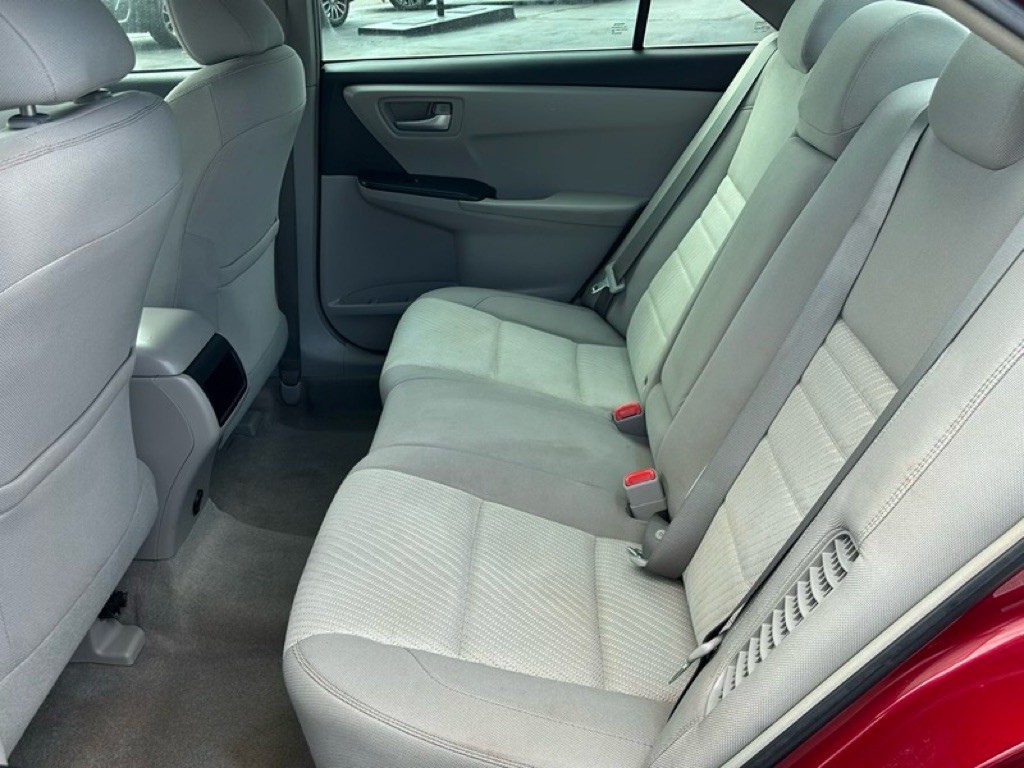 2017 Toyota Camry Image 19