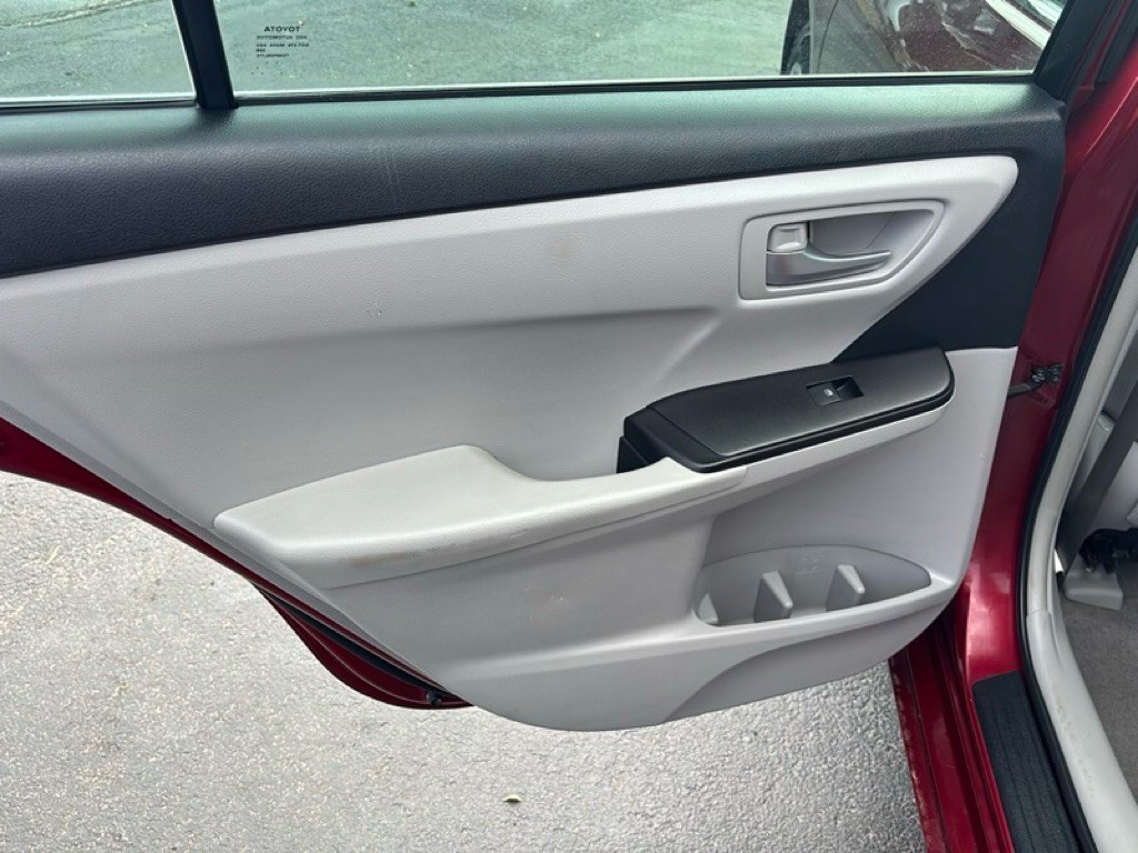 2017 Toyota Camry Image 20