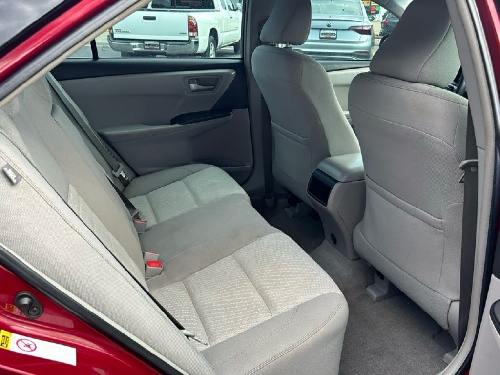 2017 Toyota Camry Image 21