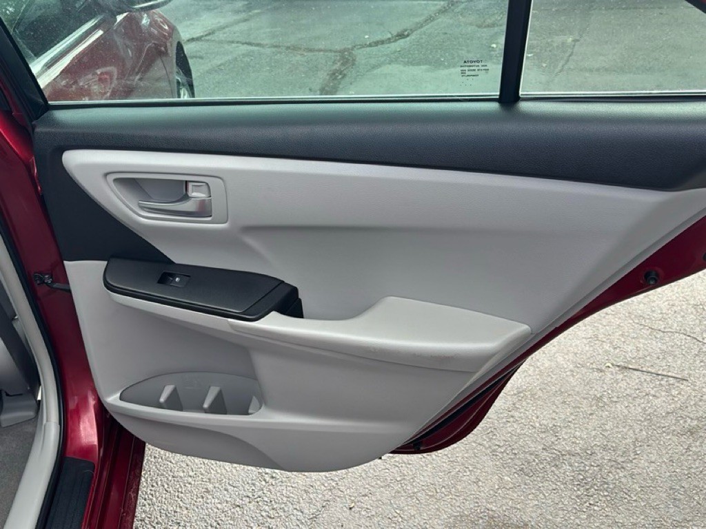 2017 Toyota Camry Image 22