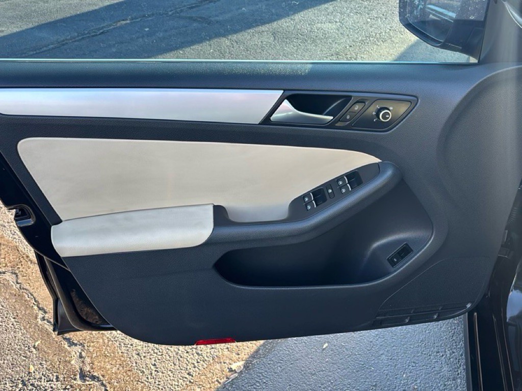 2013 Volkswagen Jetta Image 15