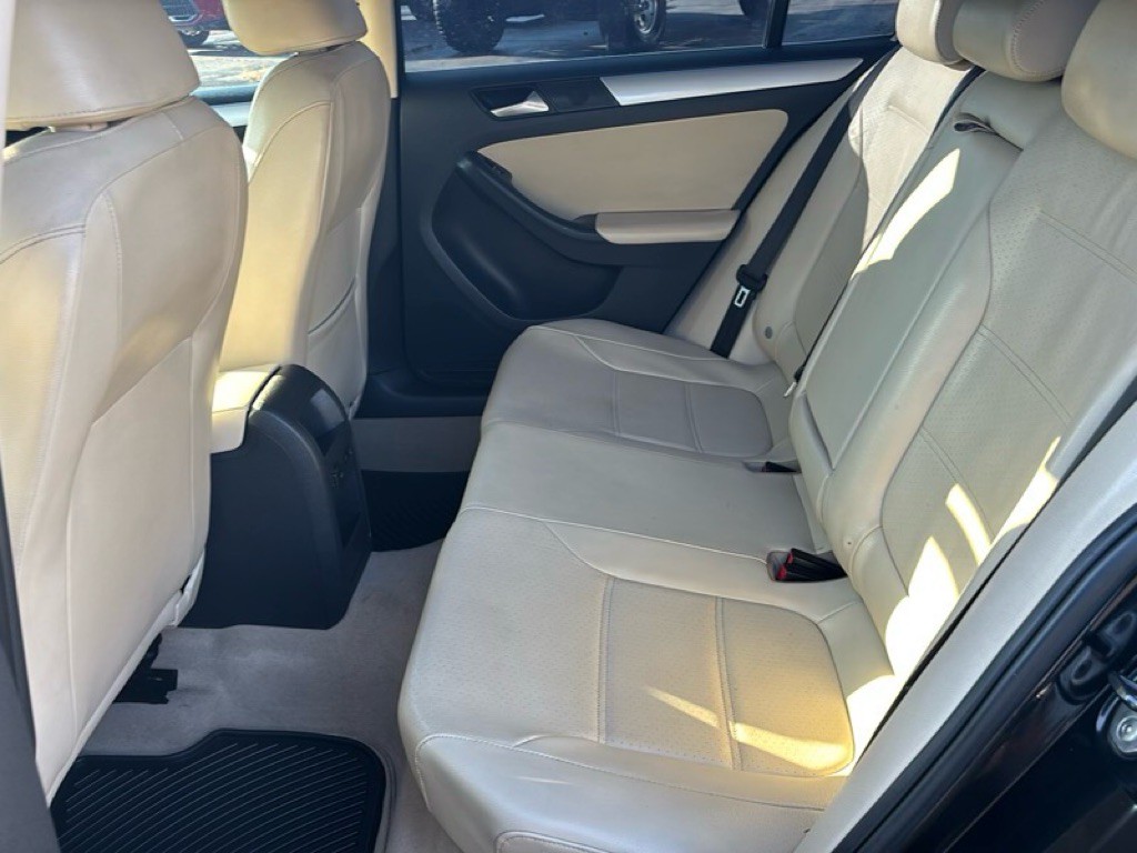 2013 Volkswagen Jetta Image 16