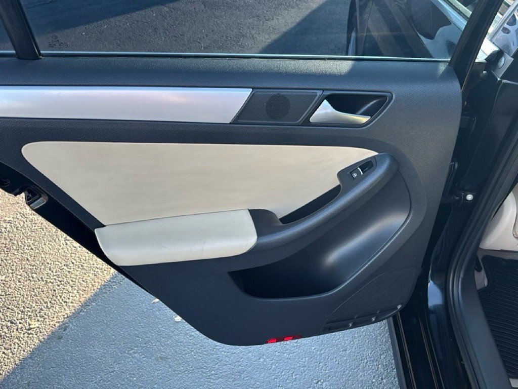 2013 Volkswagen Jetta Image 17