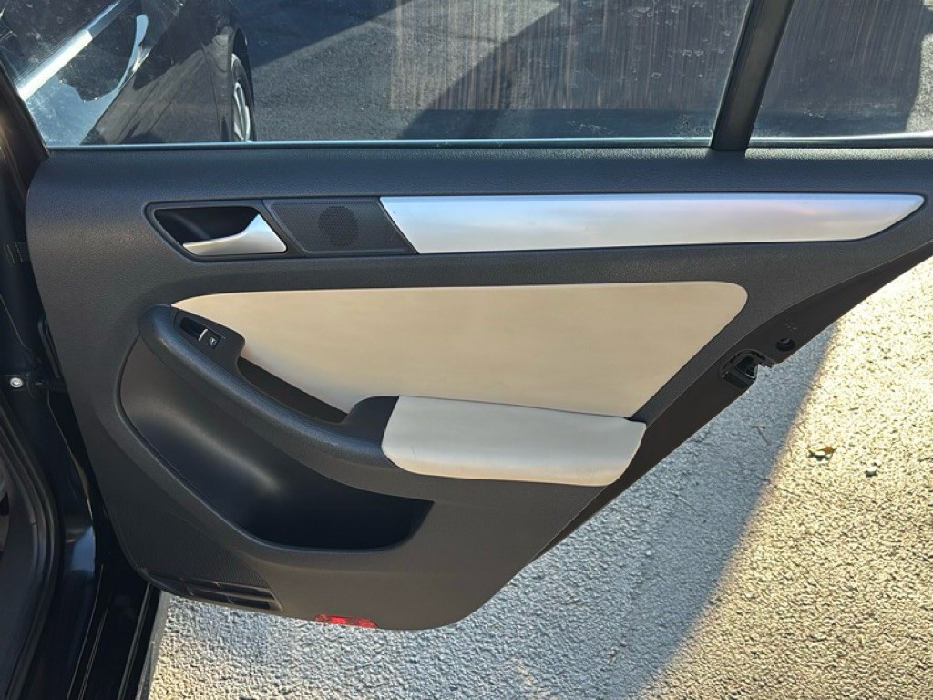 2013 Volkswagen Jetta Image 19