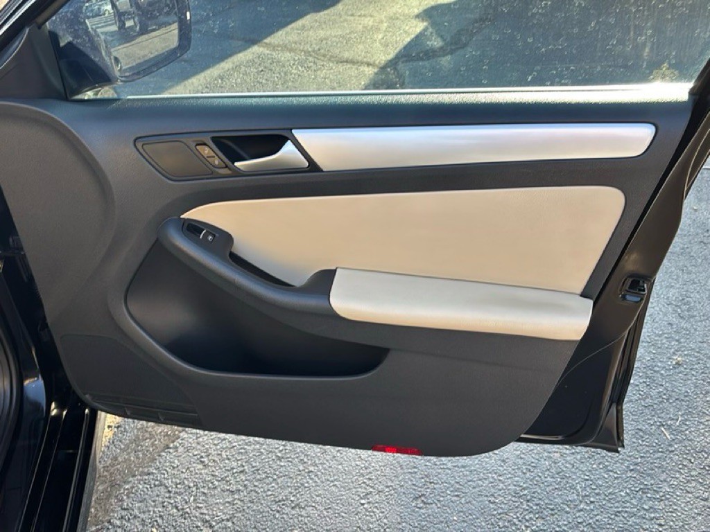 2013 Volkswagen Jetta Image 21